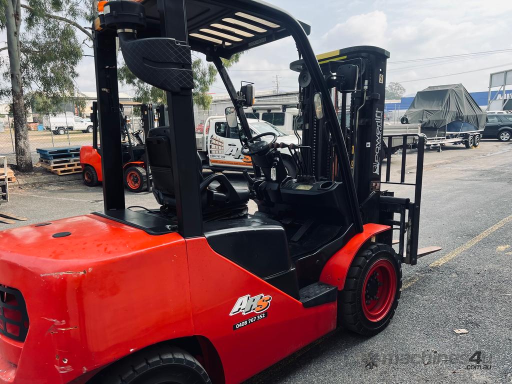 Used Low Hour 3000kg Diesel Forklift 